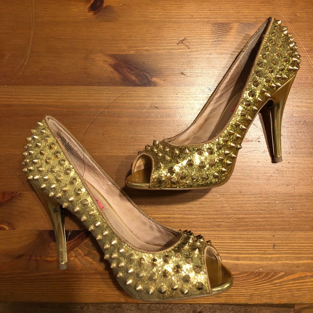 Betsy Johnson Gold Studded Peep Toe Heals