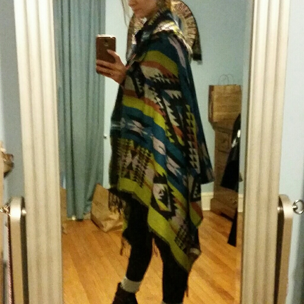 Funky Aztec Cape - Picture 4 of 7