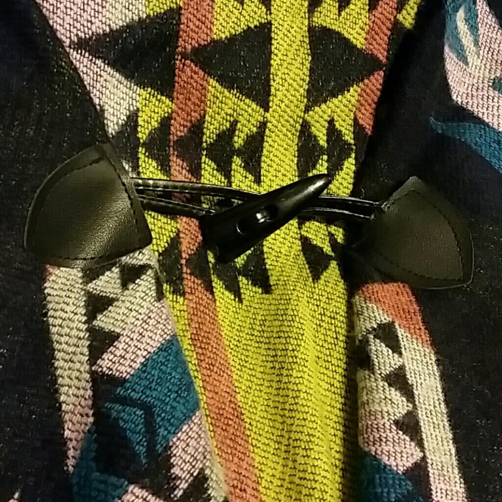 Funky Aztec Cape - Picture 6 of 7