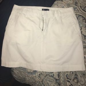 White Gap mini skirt, super sexy!