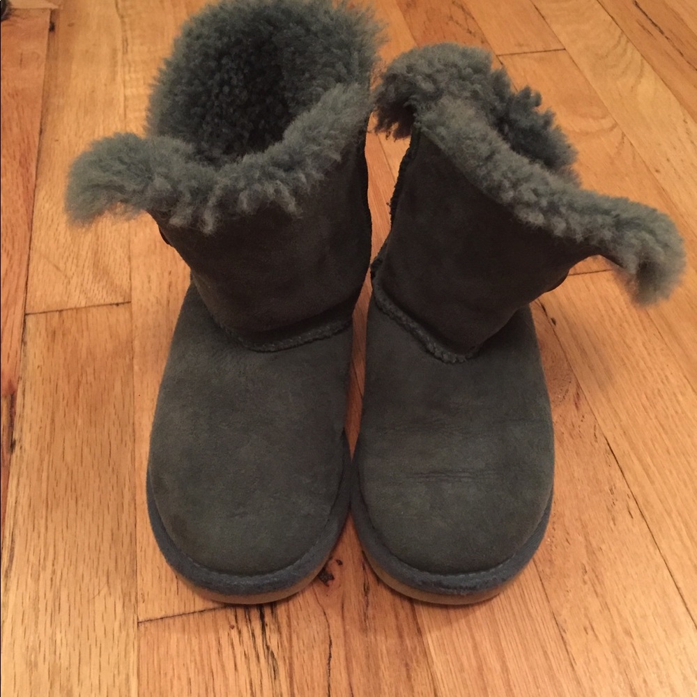 Teal green Bailey button Ugg’s size 11