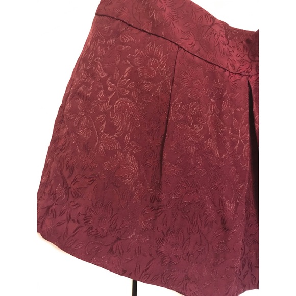LOFT NWT silk patterned burgundy skort - Picture 5 of 8