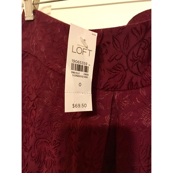 LOFT NWT silk patterned burgundy skort - Picture 7 of 8