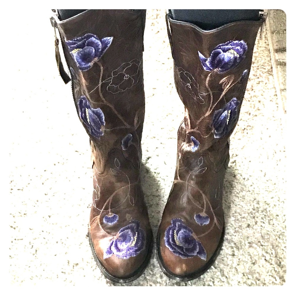 Gorgeous Old Gringo Cowboy Boots. Beautiful made.