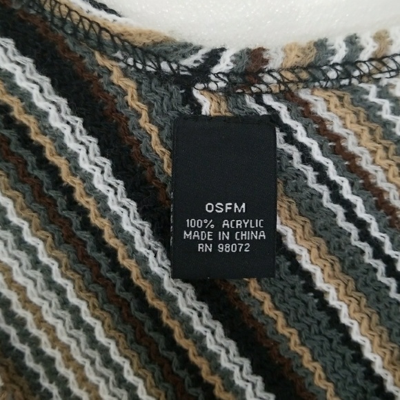 Warm Poncho - Picture 4 of 5