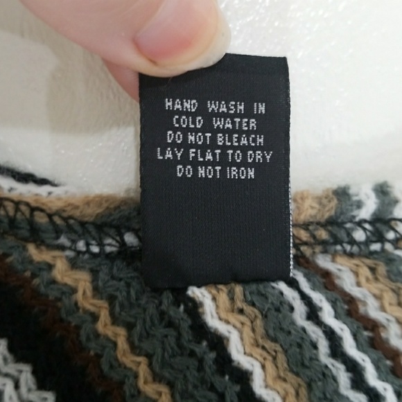 Warm Poncho - Picture 5 of 5