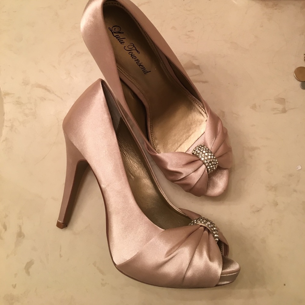 Lulu Townsend nude heels
