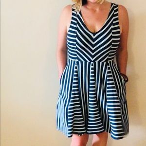 Stripe vneck cotton dress. Has pockets!