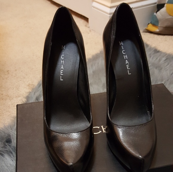 Black Michael Shannon Pumps - Picture 1 of 3