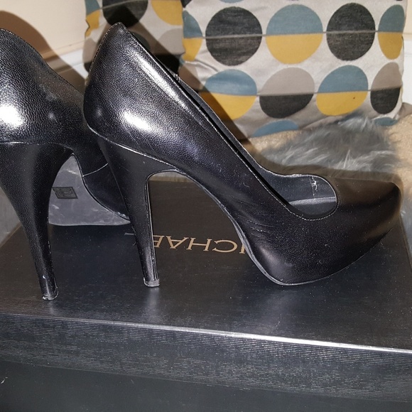 Black Michael Shannon Pumps - Picture 2 of 3