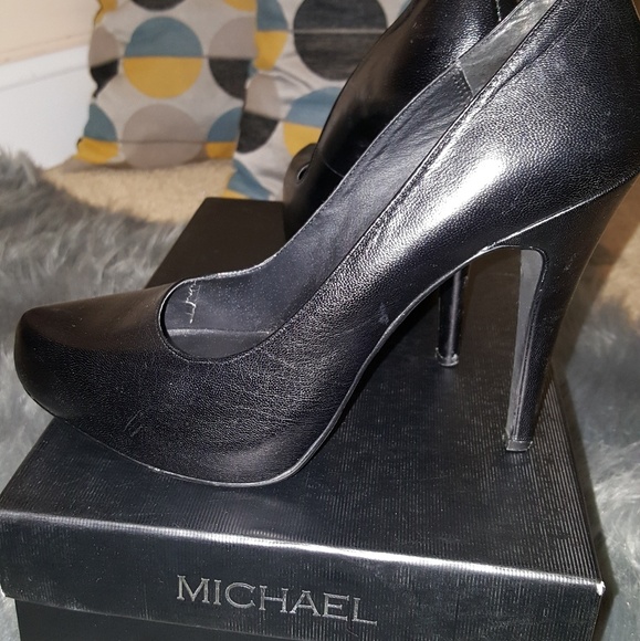 Black Michael Shannon Pumps - Picture 3 of 3