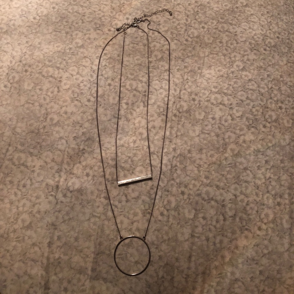 Circle and line necklace