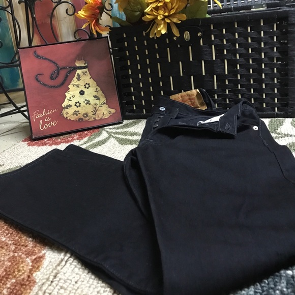 !Levi Strauss Button Fly Jeans!!!! 👖❤️❤️❤️ - Picture 2 of 3