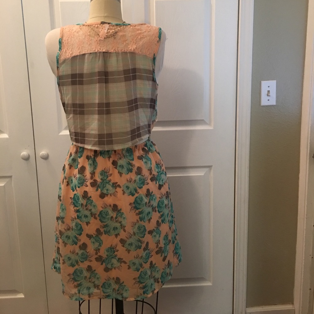 Dress - Picture 2 of 7