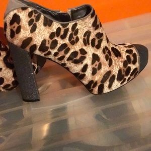 Women Sam Edeman Leopard Booties Size 9.5