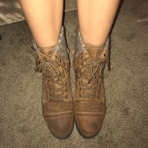 Combat boots