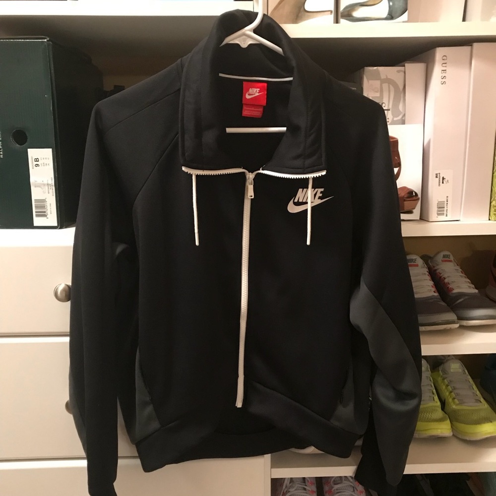 Nike vintage zip up (Size S)
