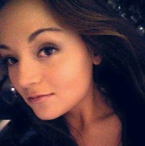 Meet your Posher, Claudia