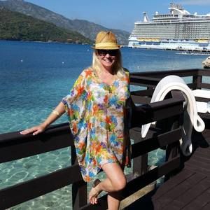 Meet your Posher, Larisa