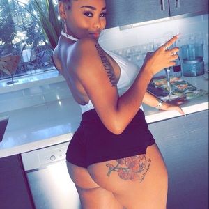 Meet your Posher, Nequae