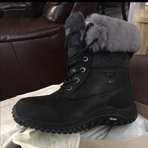 NWT UGG ADIRONDACK BOOTS!