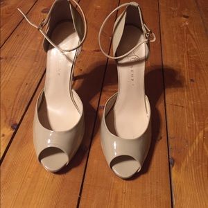 Ivanka Trump nude peep toe heels