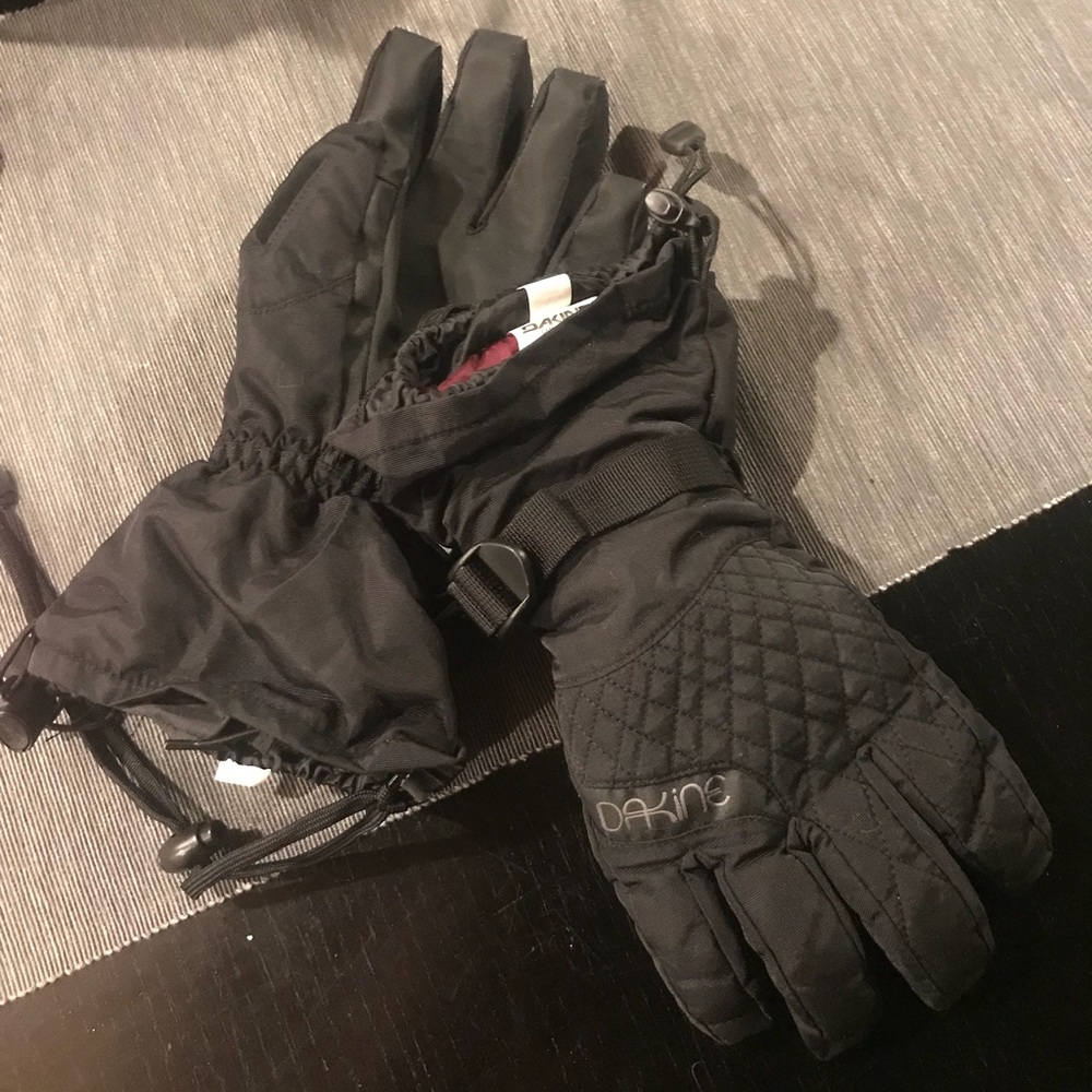 Dakine Snowboarding/Ski gloves- Waterproof