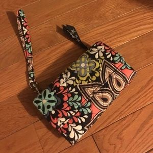 Vera Bradley Wristlet in Sierra pattern!❤️