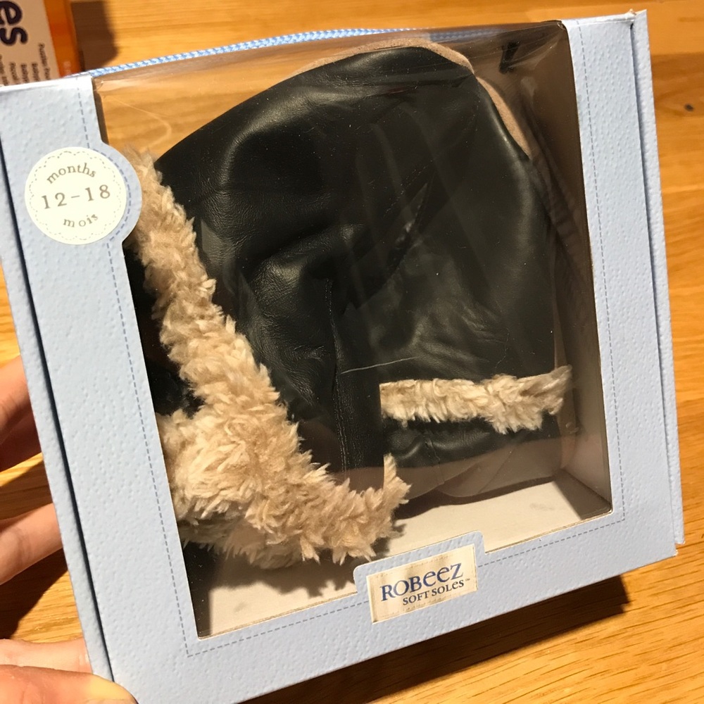 New Robeez Soft Sole Classic Bootie in Black/Cream