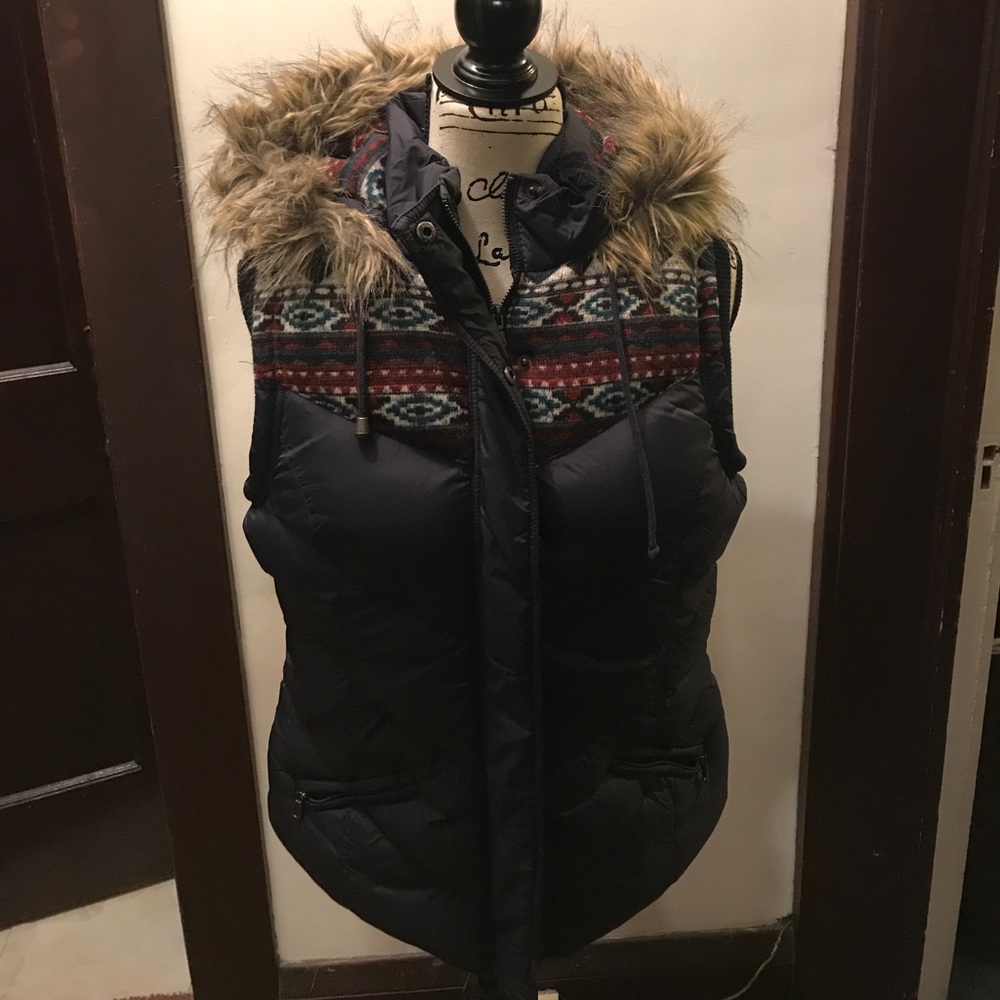 Awesome navy puff furry vest