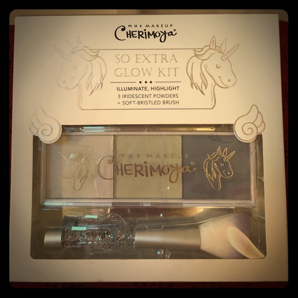 CH max make up extra glow kit. 2️⃣0️⃣➖