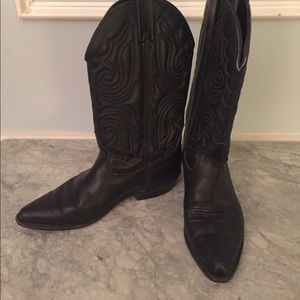 Black cowgirl boots. Size 8