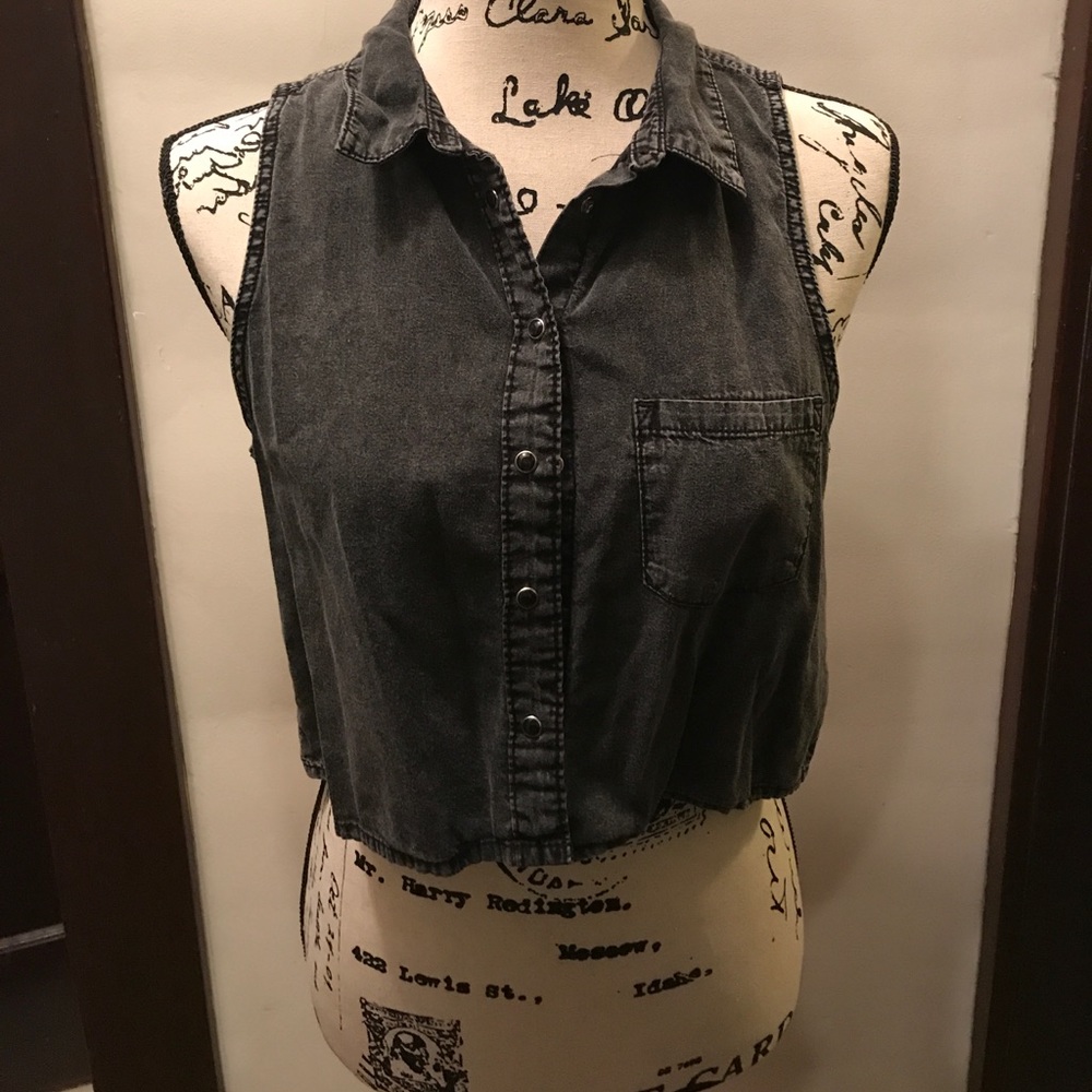 Semi-cropped chambray grey vest