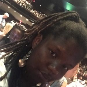 Meet your Posher, Rae-quel