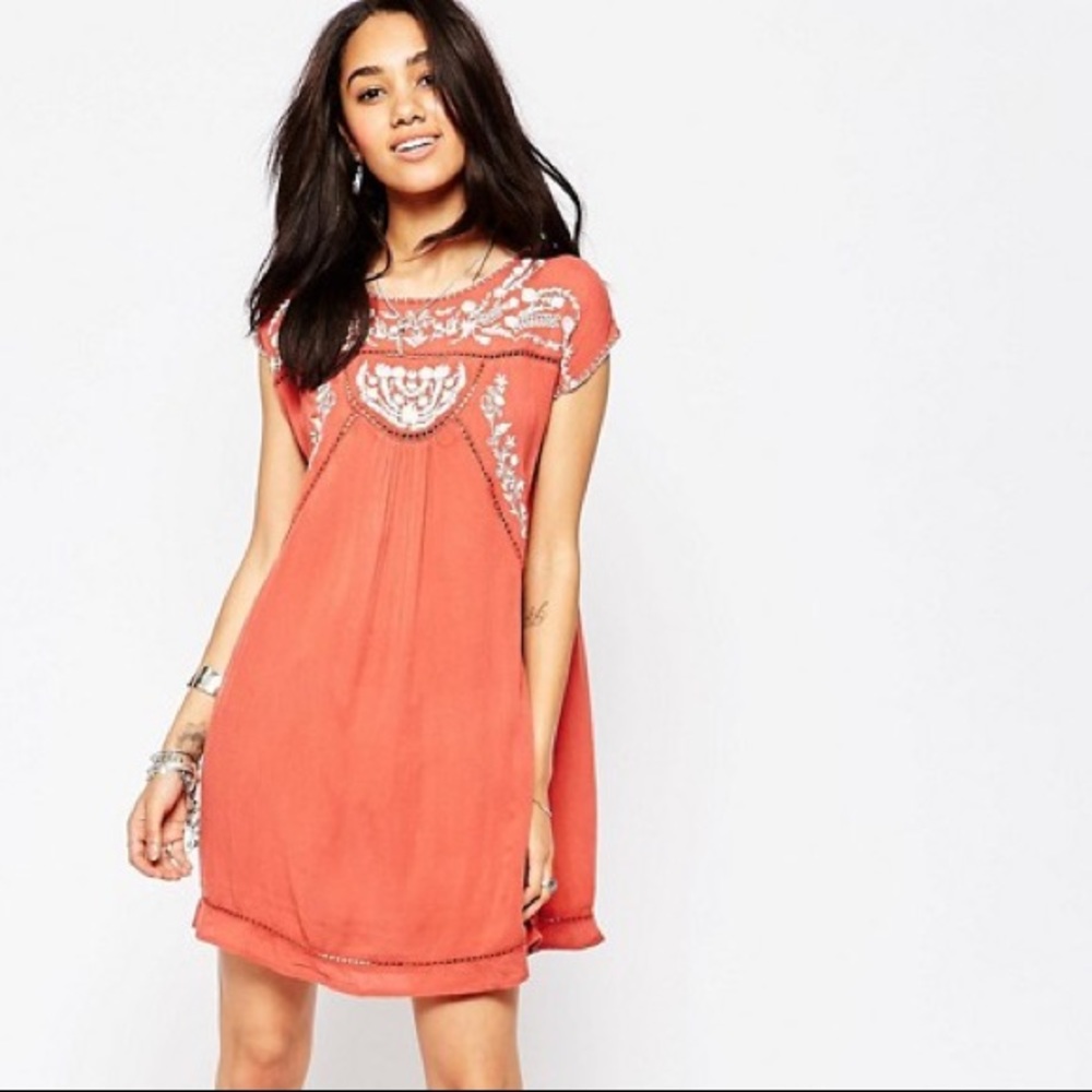 New Look Petite Cheesecloth Dress With Embroidery