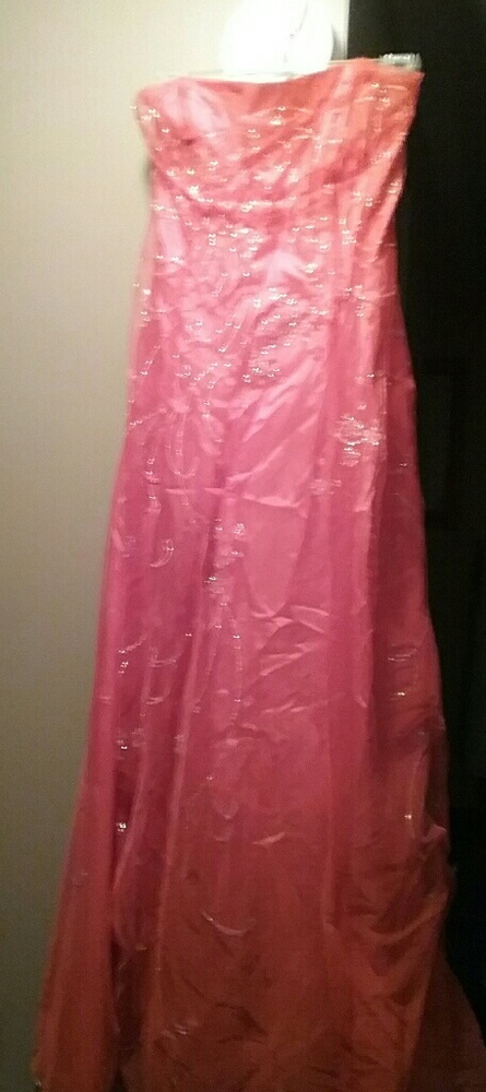 Strapless niki lavas pink prom dress