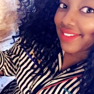 Meet your Posher, Tache