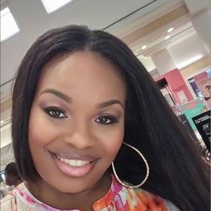 Meet your Posher, Roxanne