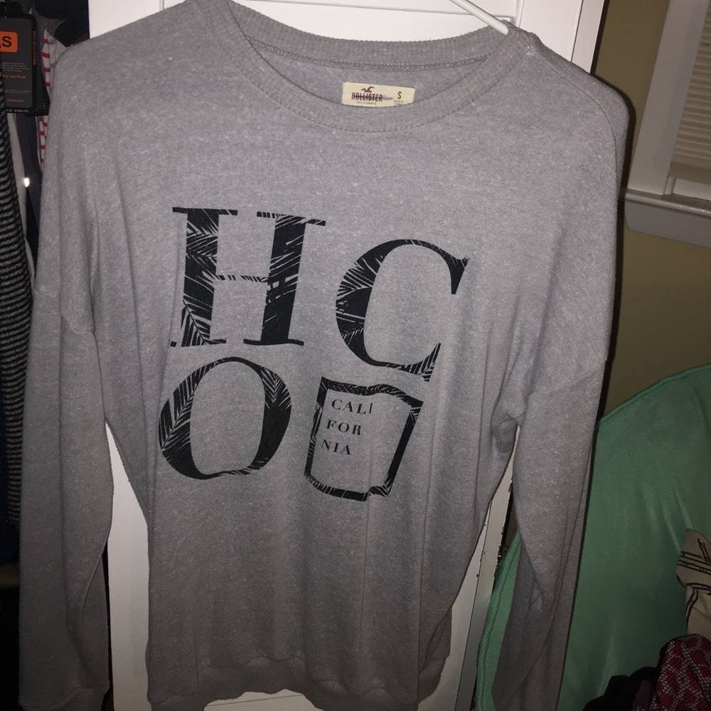 hollister crew neck sweatshirt