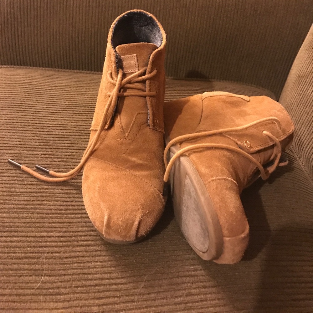Toms suede wedges