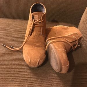 Toms suede wedges