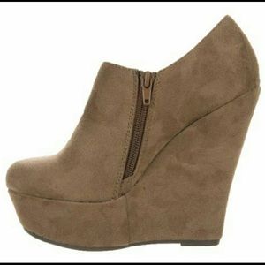 ❤️ BRECKELLES Wedge Bootie ❤️
