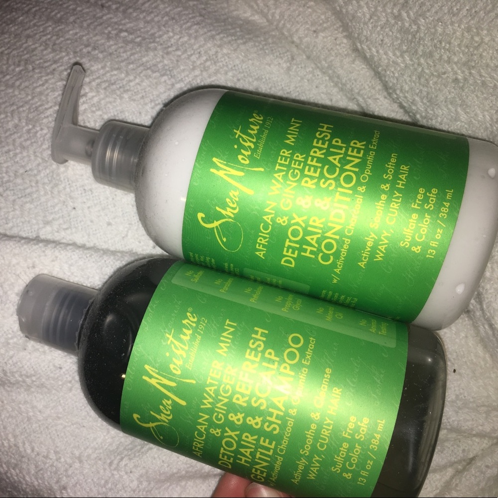 shea moisture shampoo & conditioner set.