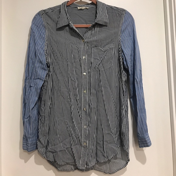 Tops - Cute lightweight button down shirt