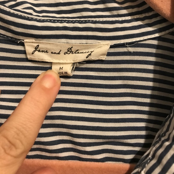 Cute lightweight button down shirt - Picture 2 of 4