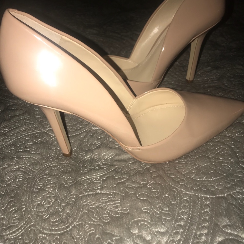 Bcbg pumps- NEW, nude patent