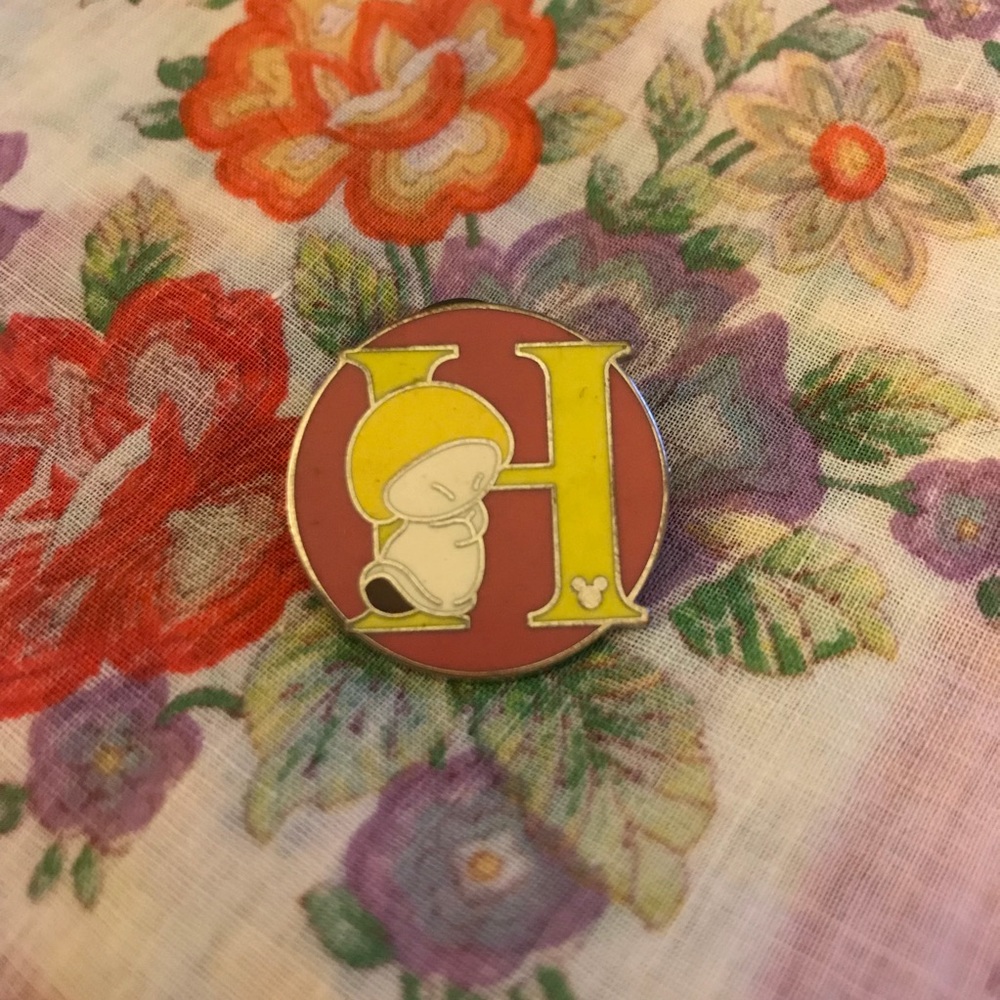 Disney ‘H for Hop Low’ Pin