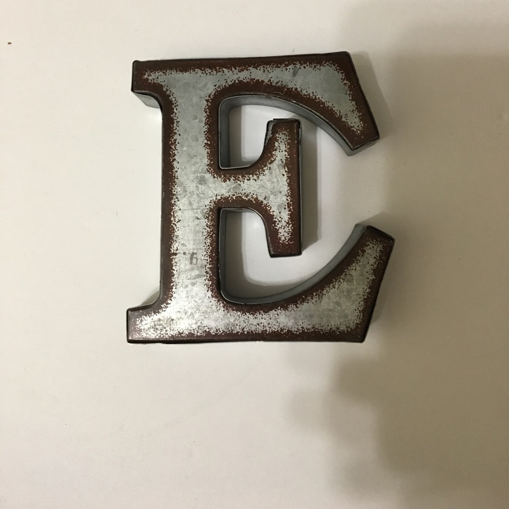 decorative “E”