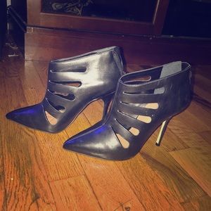 🔥BLACK ALDO BOOTIES SIZE 6 🔥