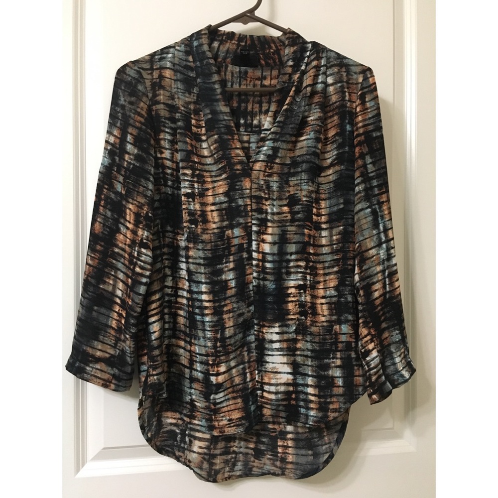 Patterned hi-lo blouse